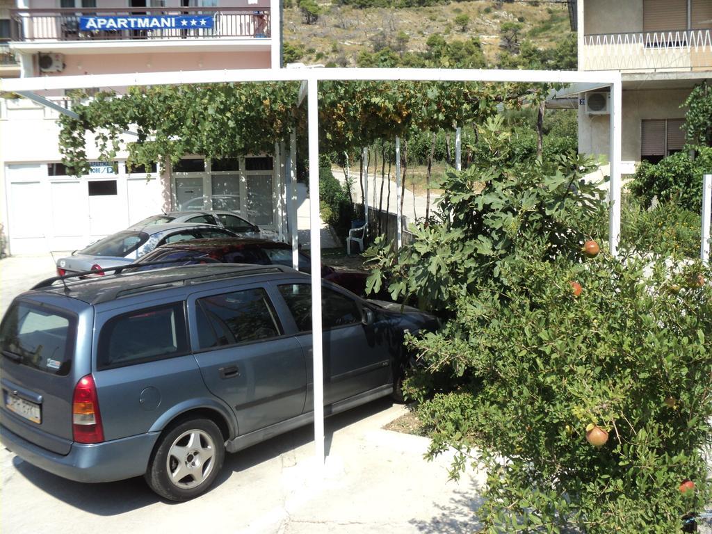 Apartments Mihovil Omiš Exteriör bild
